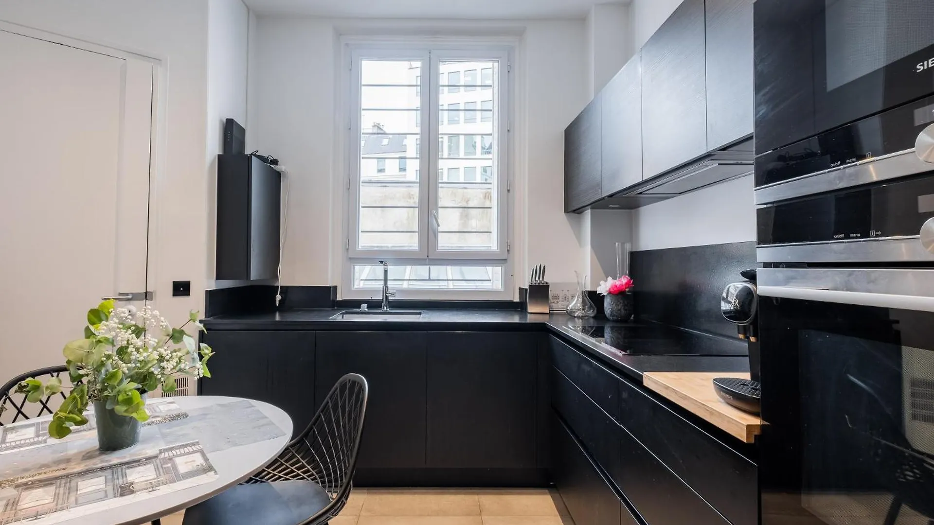 Veeve - Master Of Minimalism Apartment *